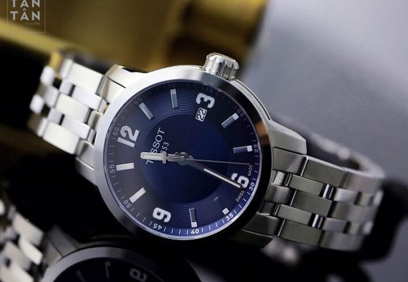 Đồng hồ Tissot PRC200 - sự kết hợp của thể thao và cổ điển