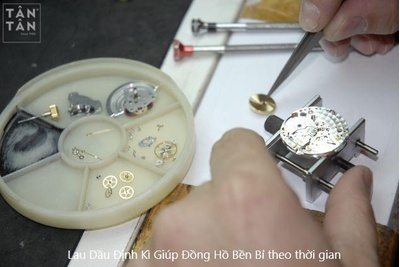 Lau Dầu Định Kì - Bí Quyết Giúp Đồng Hồ Hoạt Động Bền Bỉ