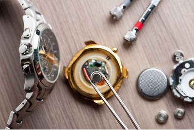 Thay pin đồng hồ Tissot chính hãng giá bao nhiêu, lưu ý gì?