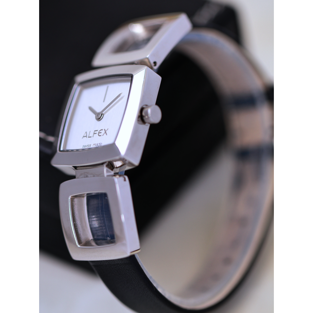 Đồng Hồ Alfex Quartz 5725/005 24mm Nữ5