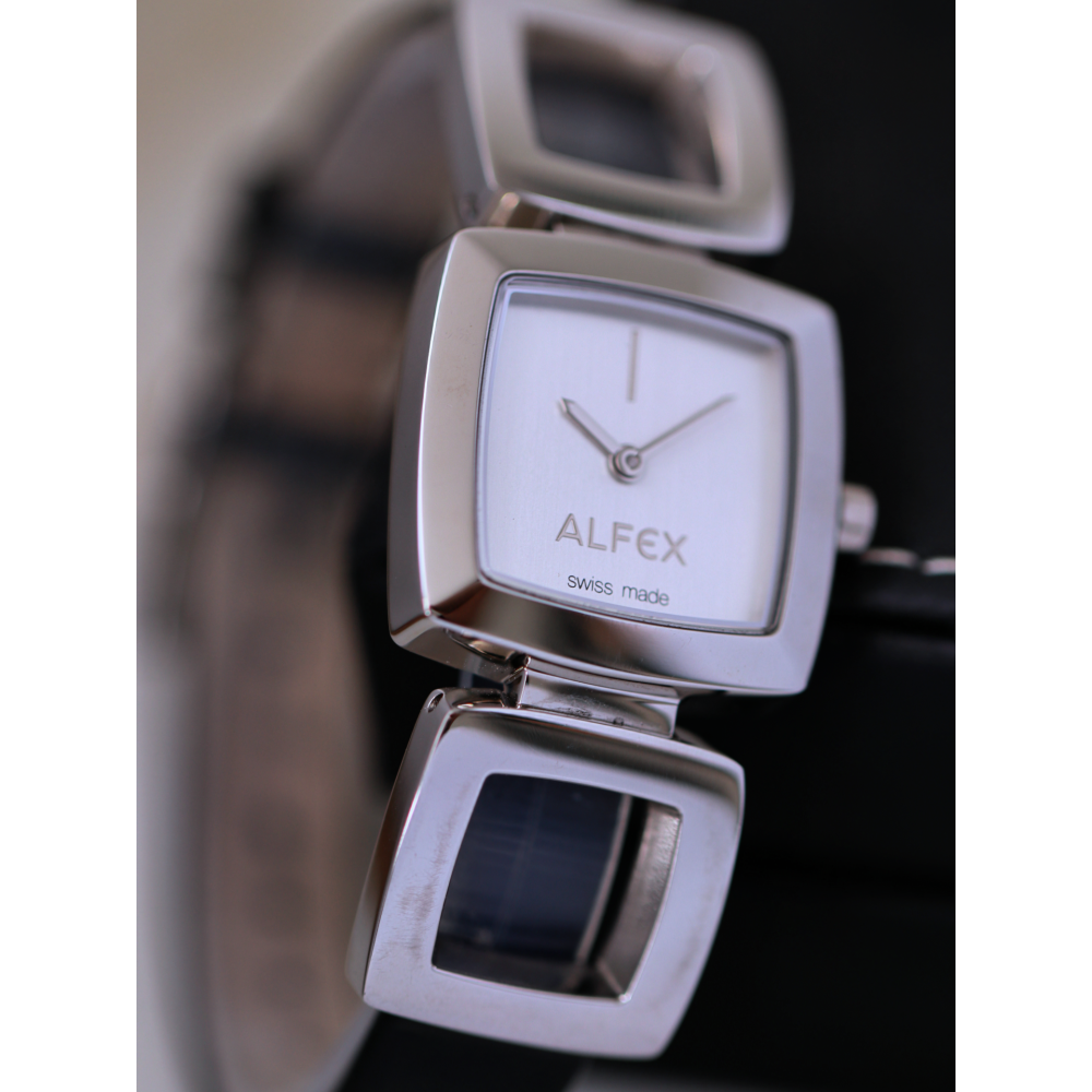 Đồng Hồ Alfex Quartz 5725/005 24mm Nữ5