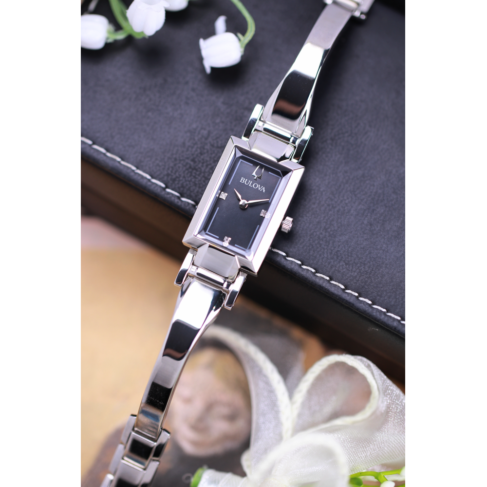 Đồng Hồ Bulova Quartz 96P209 33mm Nữ