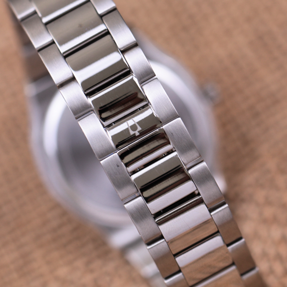 Đồng Hồ Nữ Bulova Classic Surveyor 96P242 34mm