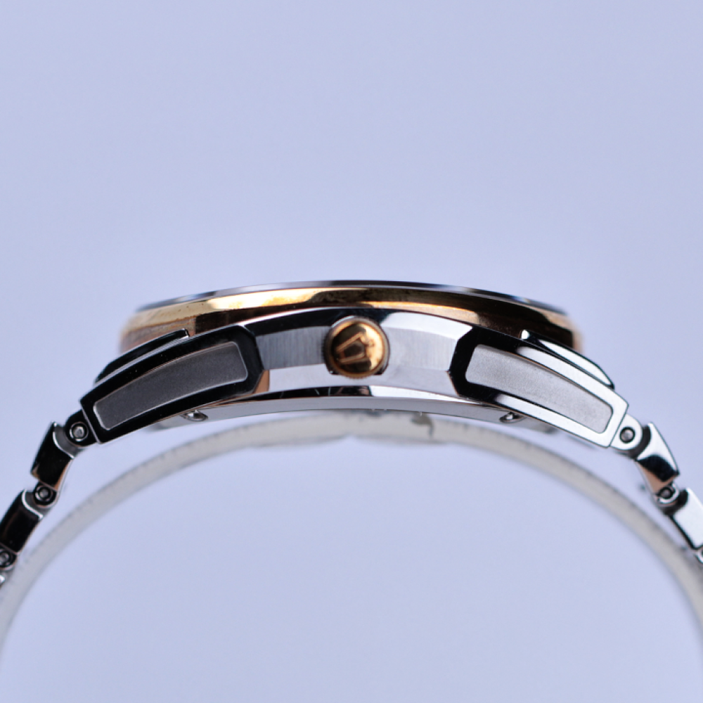Đồng Hồ Nữ Bulova Curv 98P182 40.5mm