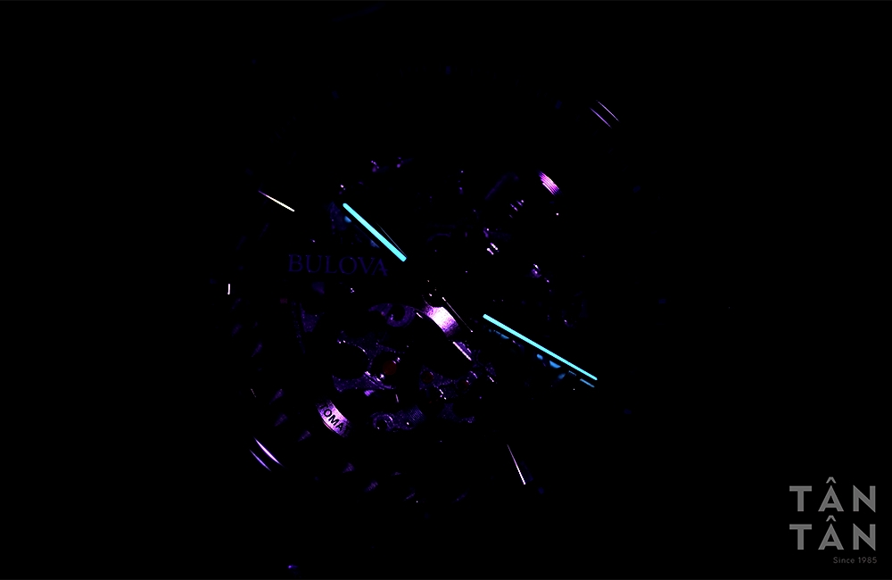 Đồng hồ Bulova 98A283 - Bộ kim chính được phủ dạ quang thuận tiện xem giờ trong điều kiện thiếu sáng