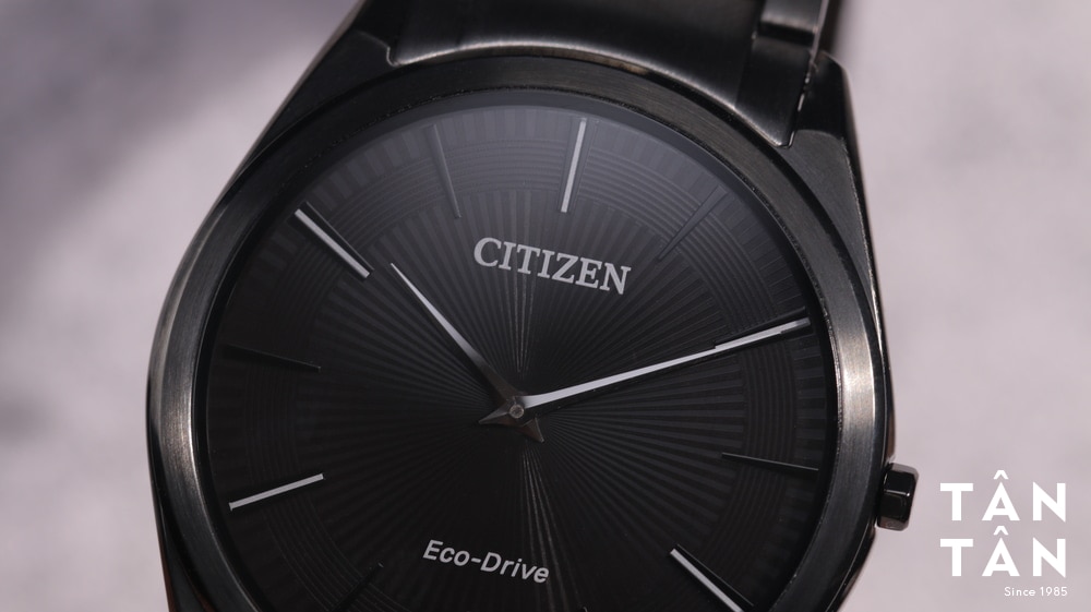 Đồng hồ Citizen Dấu ấn Minimalist đặc trưng kết hợp mẫu vân sọc đồng tâm tinh tế