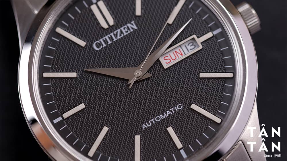 Đồng hồ Citizen - Bộ kim sáng bóng nổi bật trên mặt số vân Guilloche vô cùng tinh tế, ấn tượng