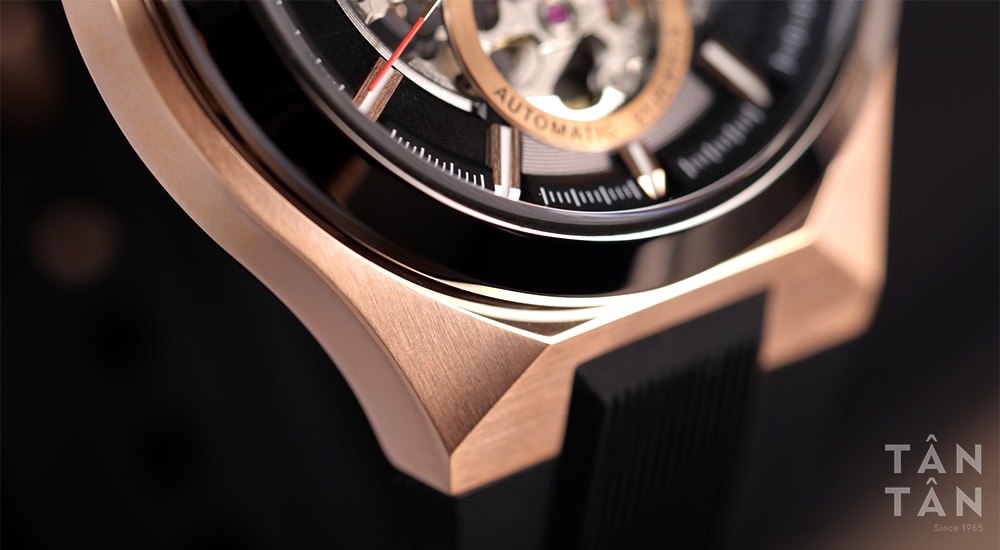 Đồng hồ Bulova 98A177 - Bộ vỏ Bulova 98A177 được cắt gọt góc cạnh