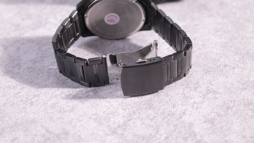 Đồng hồ Citizen AN3605-55X - Khóa gập chắc chắn, tiện lợi