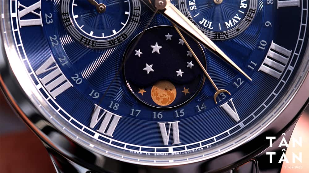 Đồng hồ Citizen AP1050-81L - Lịch trăng được tích hợp ở mặt số của Citizen AP1050-81L