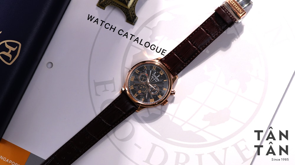 Đồng hồ Citizen AP1059-19E Sự phối hợp hài hòa giữa dây da nâu và lớp vỏ vàng hồng vô cùng sang trọng