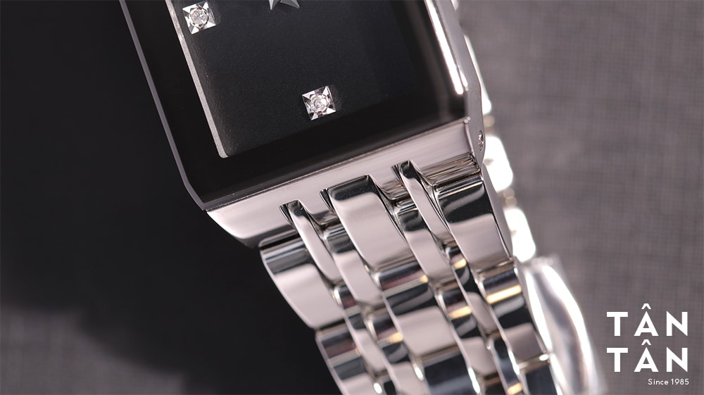 Đồng hồ Bulova 96P202 - Cận cảnh viên kim cương được đính ở cọc số của Bulova 96P202