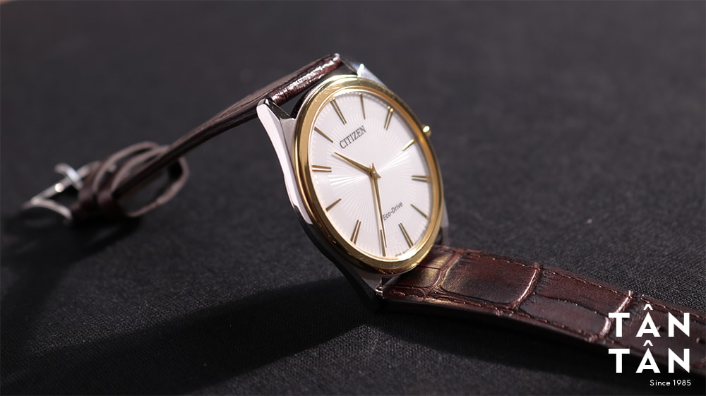 Đồng hồ Citizen AR3074-03A - Mặt kính được làm từ chất liệu Sapphire chống trầy