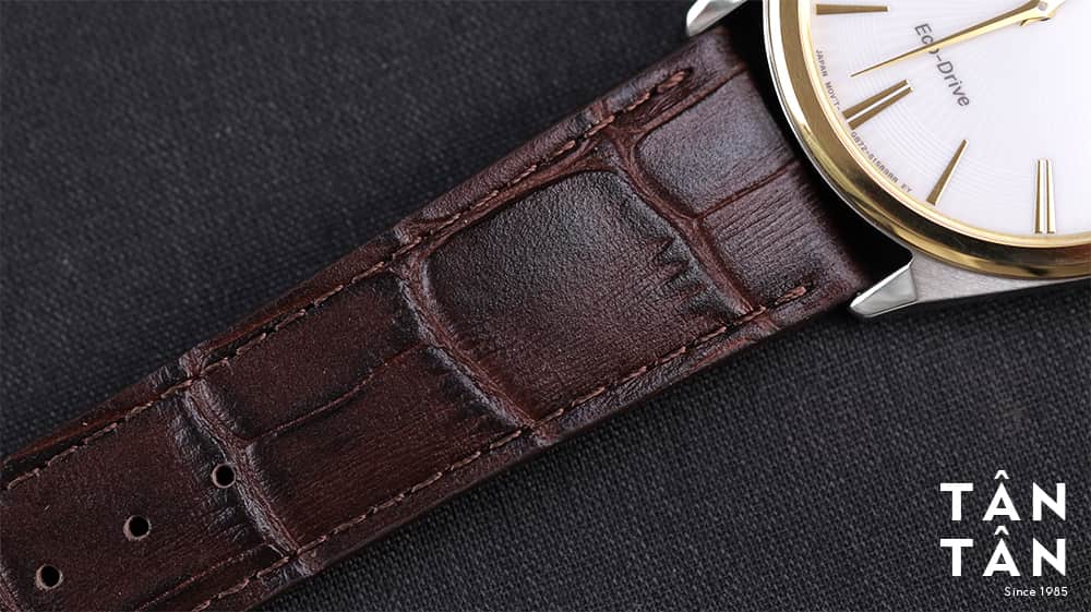 Đồng hồ Citizen AR3074-03A - Dây da nâu đậm dập vân cá sấu thời thượng