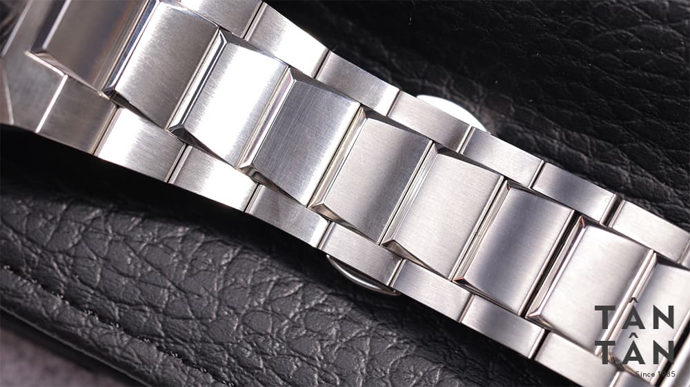 Đồng hồ Bulova 98A224 - Dây đeo mắt to của Bulova 98A224