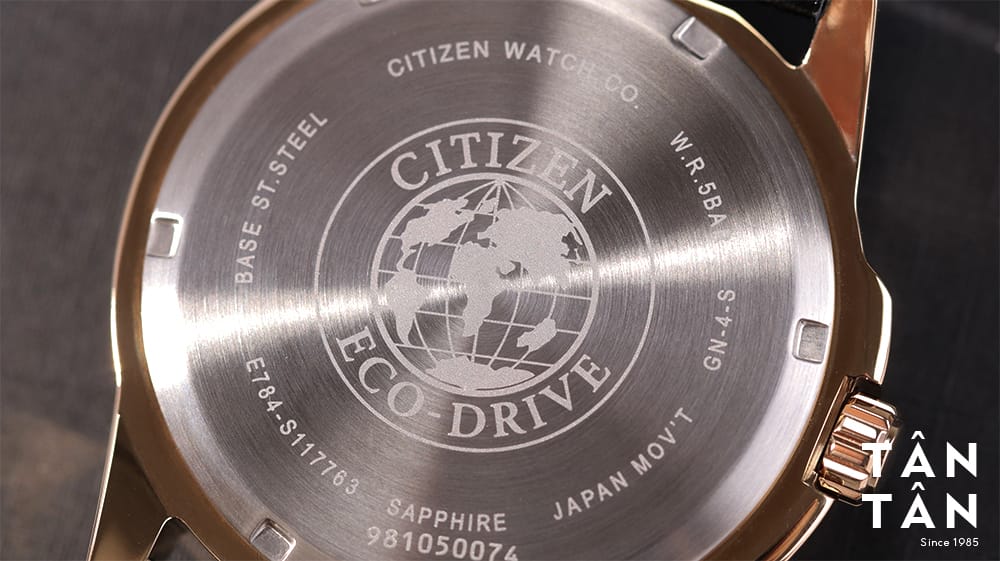 Đồng hồ Citizen BX1008-12E - Mặt đáy cực kỳ chi tiết của Citizen BX1008-12E