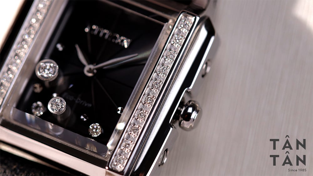 Đồng hồ Citizen EG7061-15E - Bộ vỏ bền bỉ với cạnh bên bắt ốc chắc chắn