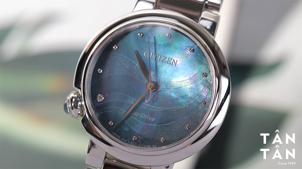 Đồng hồ Citizen EM0910-80N Mặt số xà cừ độc nhất có độ chuyển màu cực kỳ độc đáo
