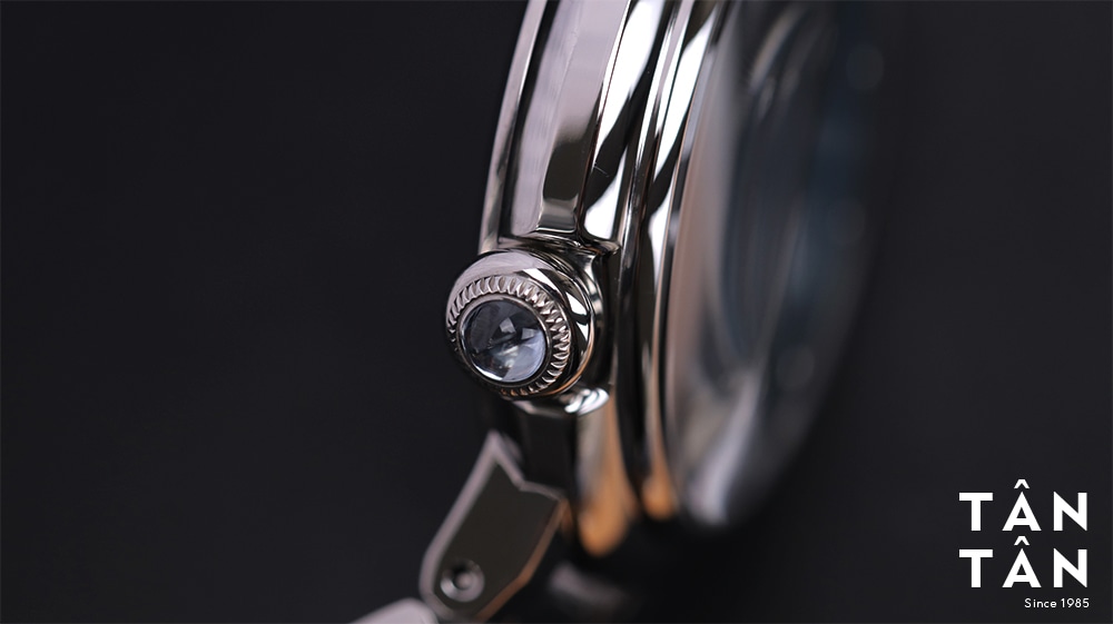 Đồng hồ Citizen EM0910-80N - Cận cảnh núm chỉnh giờ hình vương miện