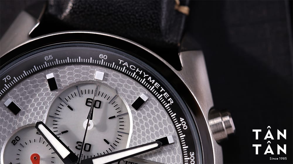 Đồng hồ Citizen CA0361-04A - Thang đo vận tốc Tachymeter được tích hợp trên bề mặt đồng hồ Citizen CA0361-04A