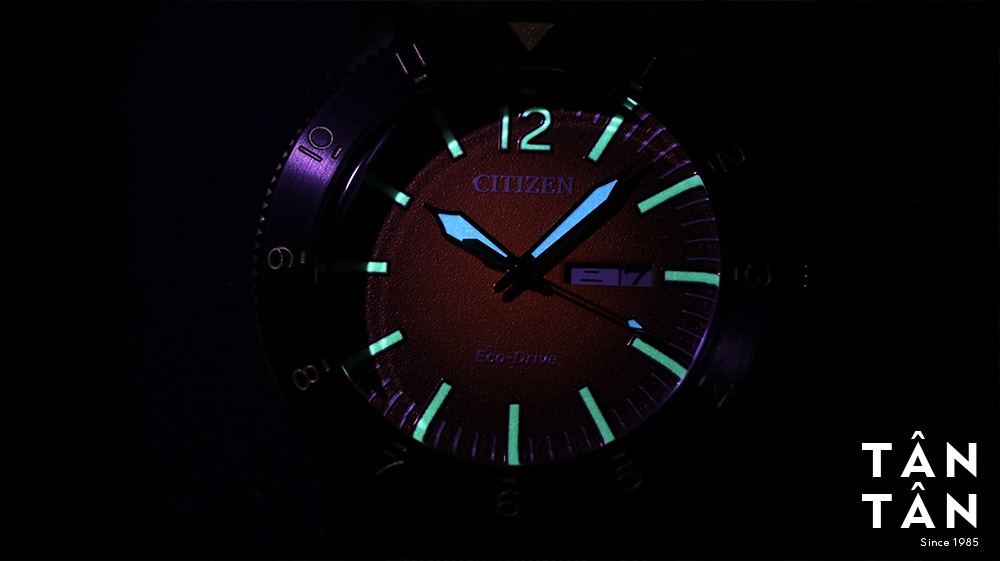 Đồng hồ Citizen AW0079-13X - Kim và cọc số được phủ dạ quang thuận tiện