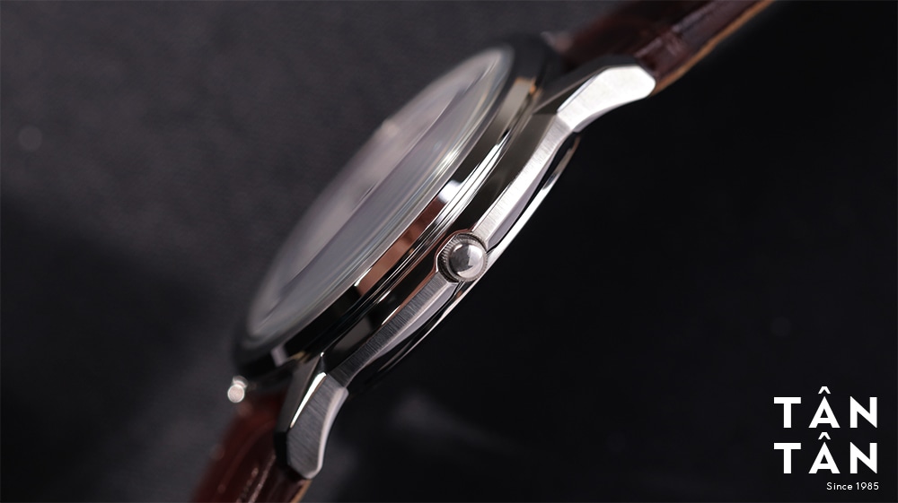 Đồng hồ Citizen AW1211-12A - Bộ vỏ và núm chỉnh giờ được hoàn thiện tinh tế, bắt mắt