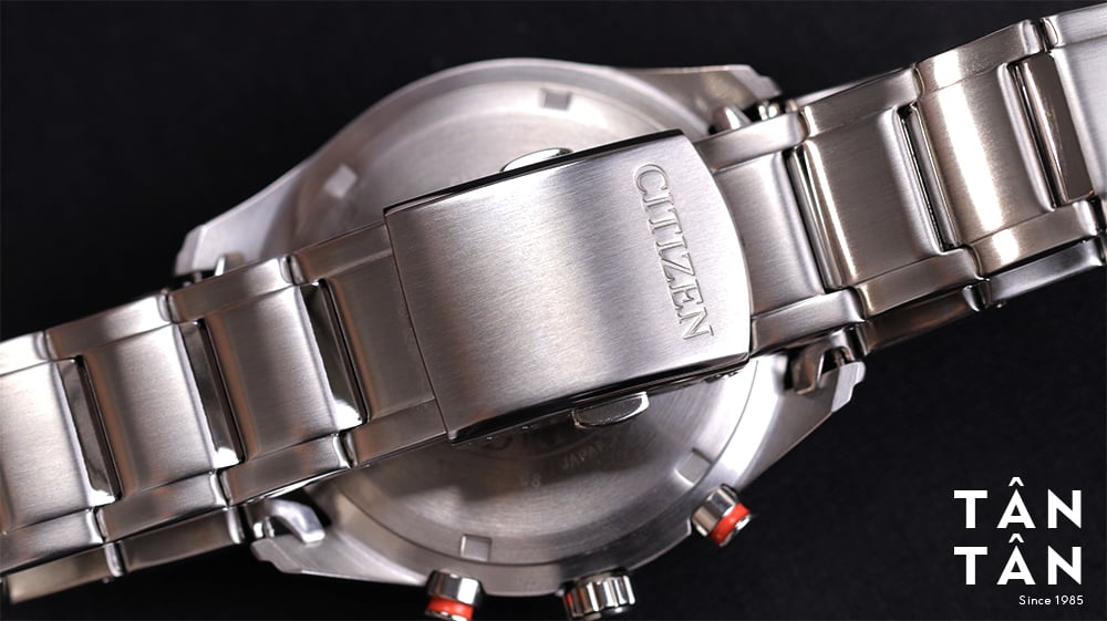 Đồng hồ Citizen CA4486-82X - Khóa gập chắc chắn cùng nút bấm thông minh tiện lợi