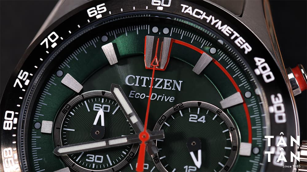Đồng hồ Citizen CA4486-82X Cận cảnh mặt số của Citizen CA4486-82X