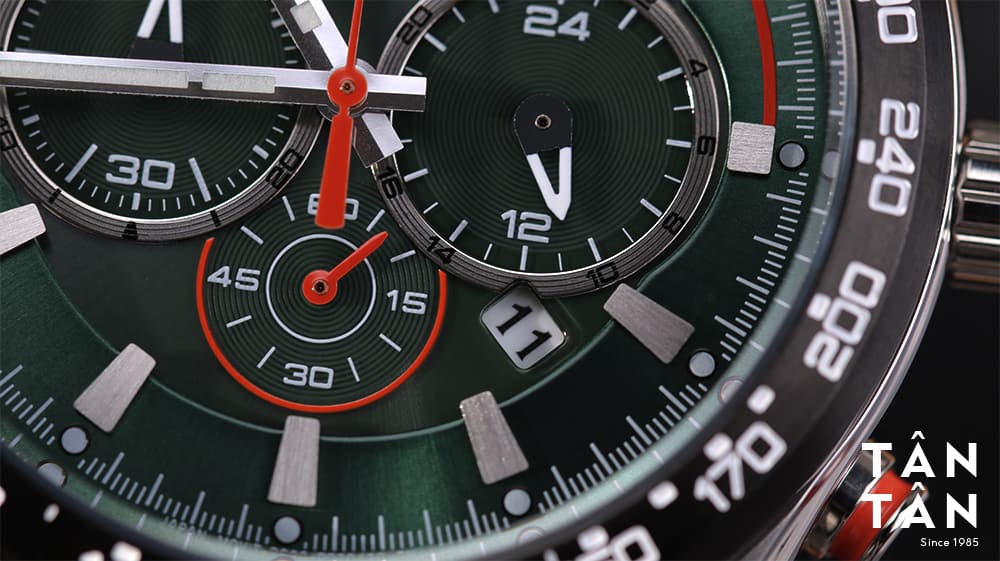 Đồng hồ Citizen CA4486-82X - Kim bấm giờ và ô lịch của Citizen CA4486-82X