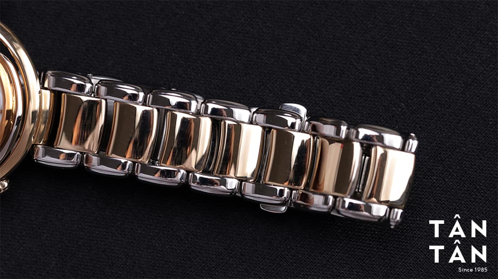 Đồng hồ Citizen EM0654-88D - Dây đeo được thiết kế và hoàn thiện tinh xảo