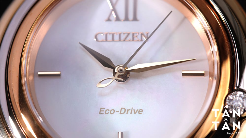 Đồng hồ Citizen EM0654-88D - Bộ kim uyển chuyển trên mặt số tinh xảo