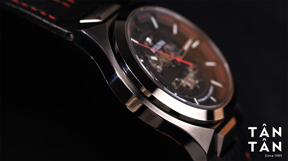 Đồng hồ Bulova 98A237 - Bộ vỏ Bulova 98A237 được thiết kế góc cạnh, cứng cáp