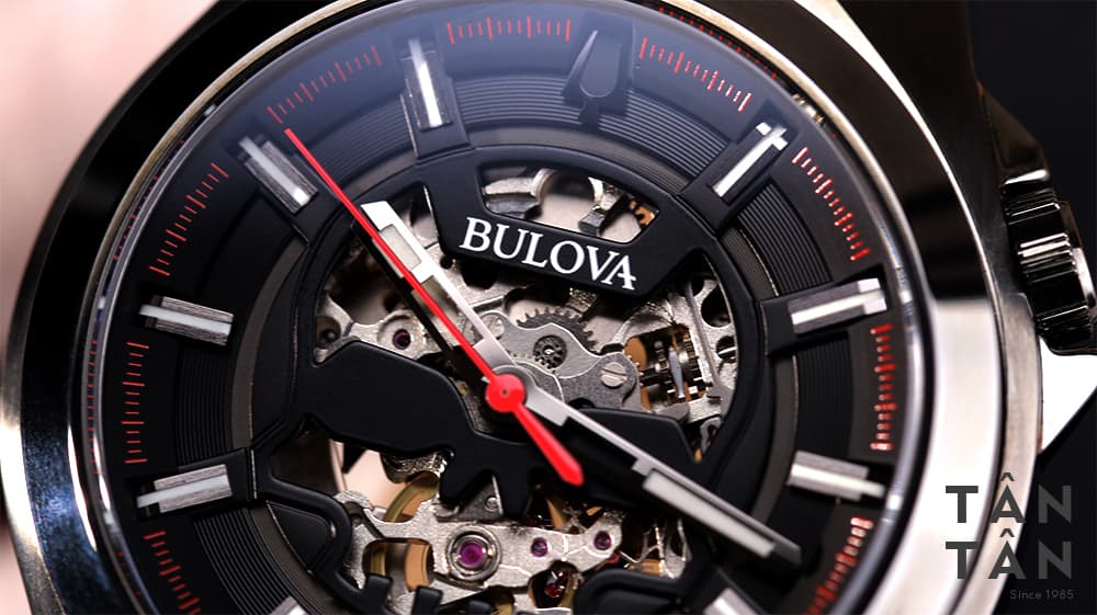 Đồng hồ Bulova 98A237 Thương hiệu Bulova được khắc tại mốc 12 giờ