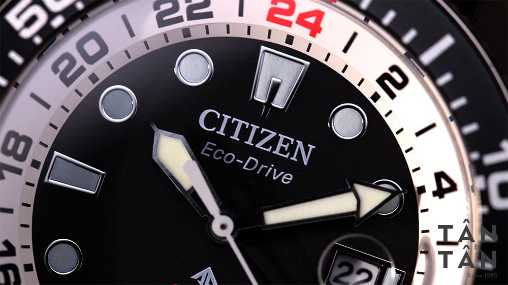 Đồng hồ Citizen BJ7110-11E - Mặt kính Sapphire có ô Cyclops phóng to lịch ngày
