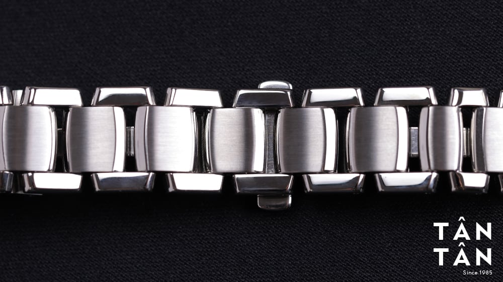 Đồng hồ Citizen EW5586-86Y - Dây đeo sáng bóng, thu hút mọi ánh nhìn