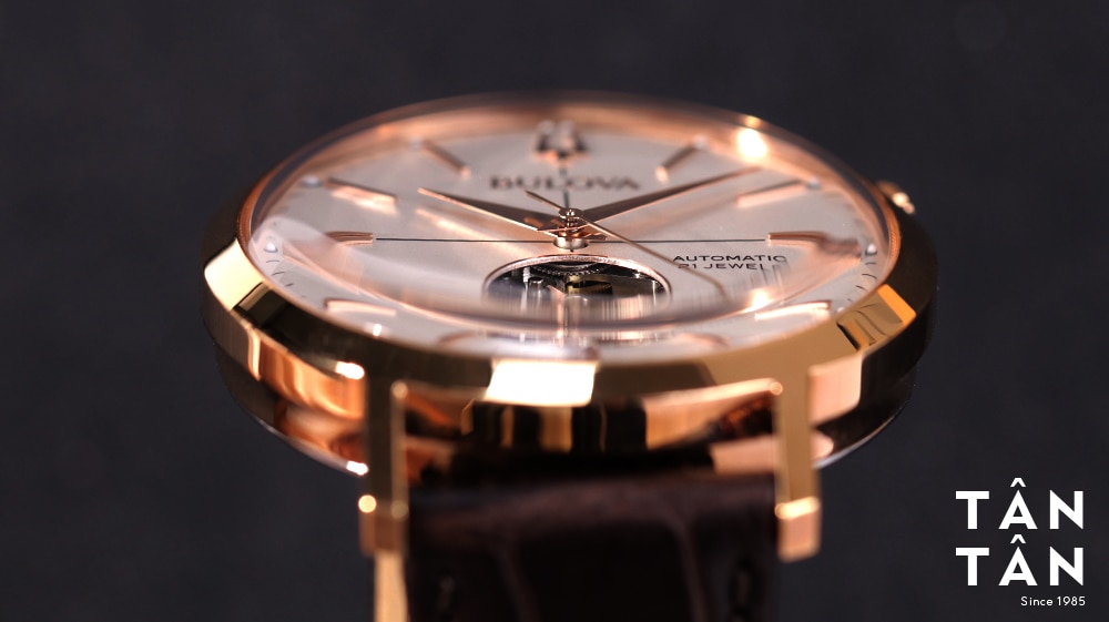 Đồng hồ Bulova 97A136 - Kính khoáng vòm cứng cáp với khả năng chịu va đập tốt