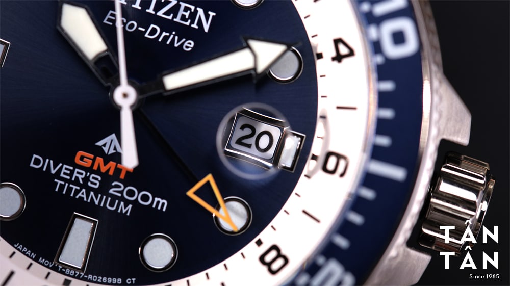 Đồng hồ Citizen BJ7111-86L - Mặt kính Sapphire có ô Cyclops phóng to lịch ngày