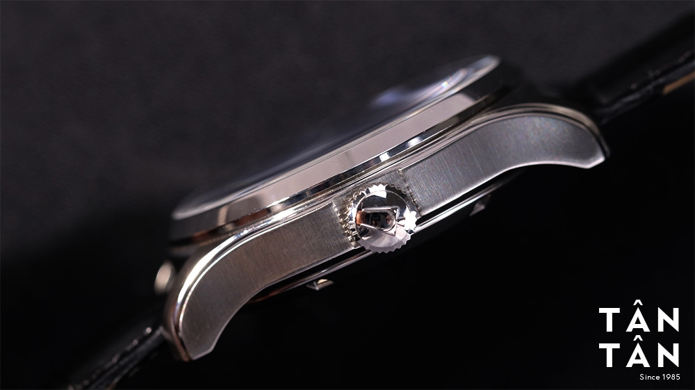 Đồng hồ Bulova 96C142 - Bộ vỏ đánh thớ mờ bắt mắt cùng núm chỉnh giờ gọn gàng