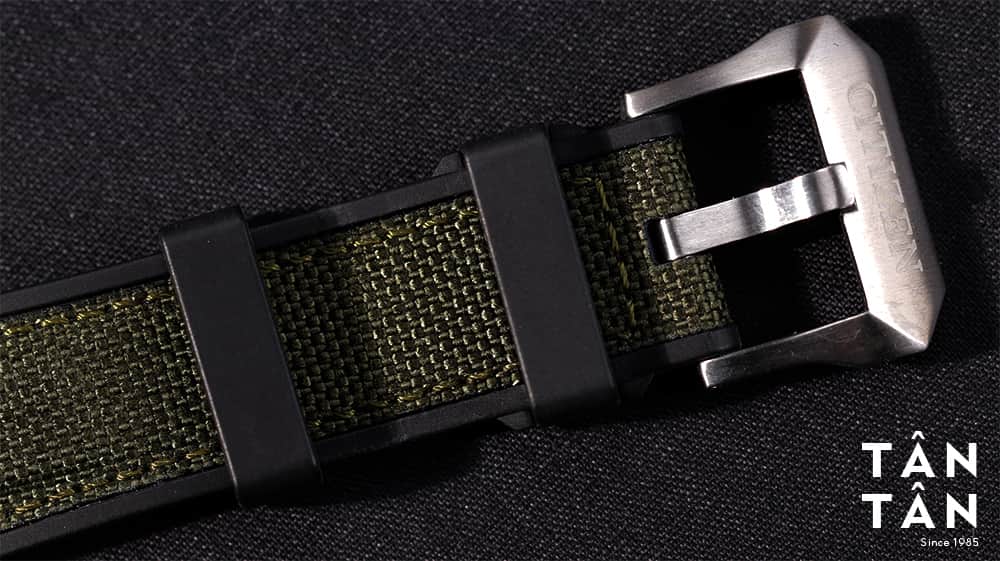 Đồng hồ Citizen BJ7100-23X - Dây đeo kết hợp giữa vải Nato và dây cao su chắc chắn