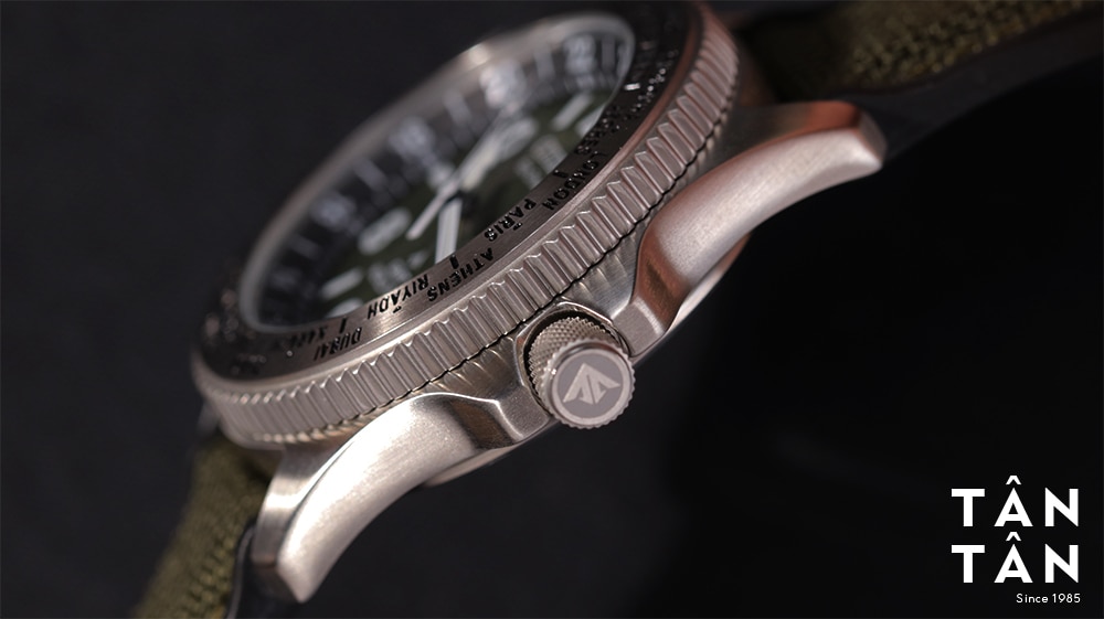 Đồng hồ Citizen BJ7100-23X - Bộ vỏ được đánh sớ mờ nam tính, mạnh mẽ