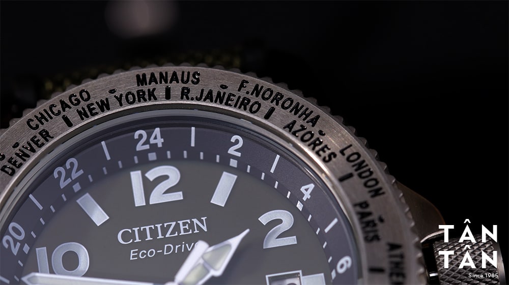 Đồng hồ Citizen BJ7100-23X - Viền benzen với tên 26 thành phố trên thế giới