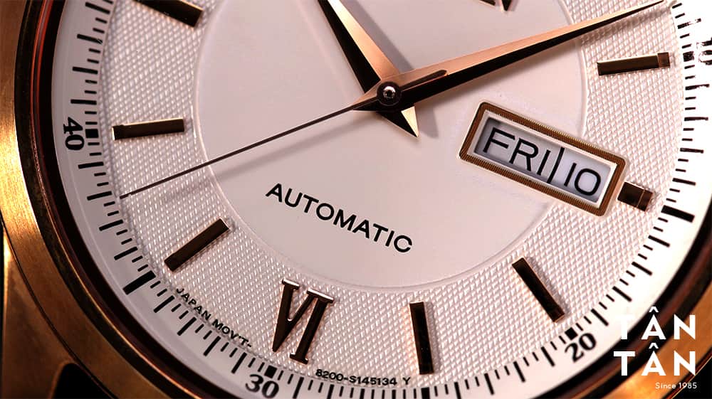 Đồng hồ Citizen NY4053-05A - Vân Guilloche được chạm khắc tinh xảo ở vòng ngoài