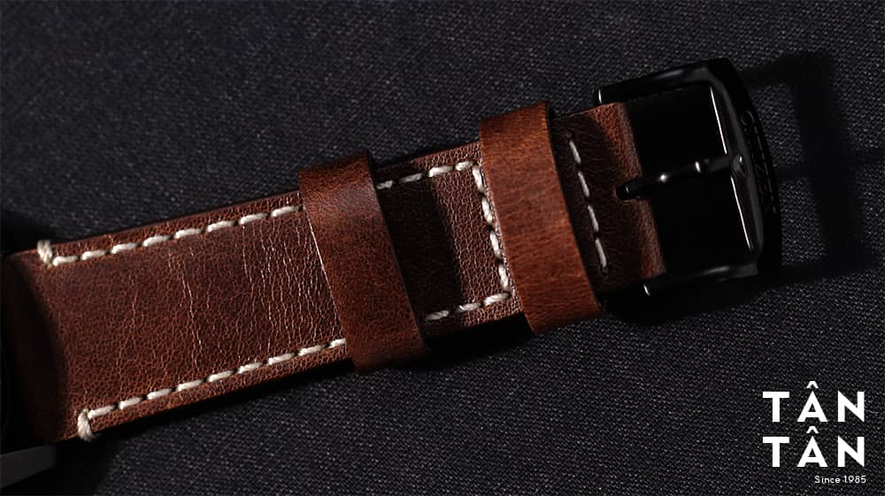 Đồng hồ Citizen C0A617-11E - Dây da mềm mại cùng khóa cài chắc chắn