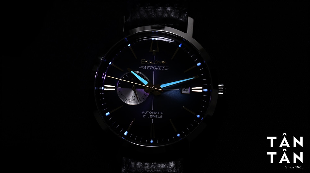 Đồng hồ Bulova 96B374 - Các điểm dạ quang ở vòng ngoài mặt số hỗ trợ xem giờ trong điều kiện thiếu sáng