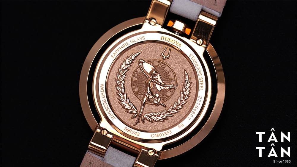 Đồng hồ Bulova 98R243 - Mặt sau chạm khắc tinh xảo của đồng hồ Bulova 98R243 