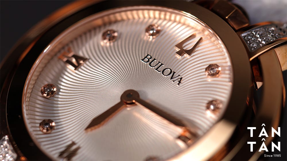 Đồng hồ Bulova 98R243 - Bulova 98R243 sử dụng bộ máy Quartz bền bỉ, dễ sử dụng