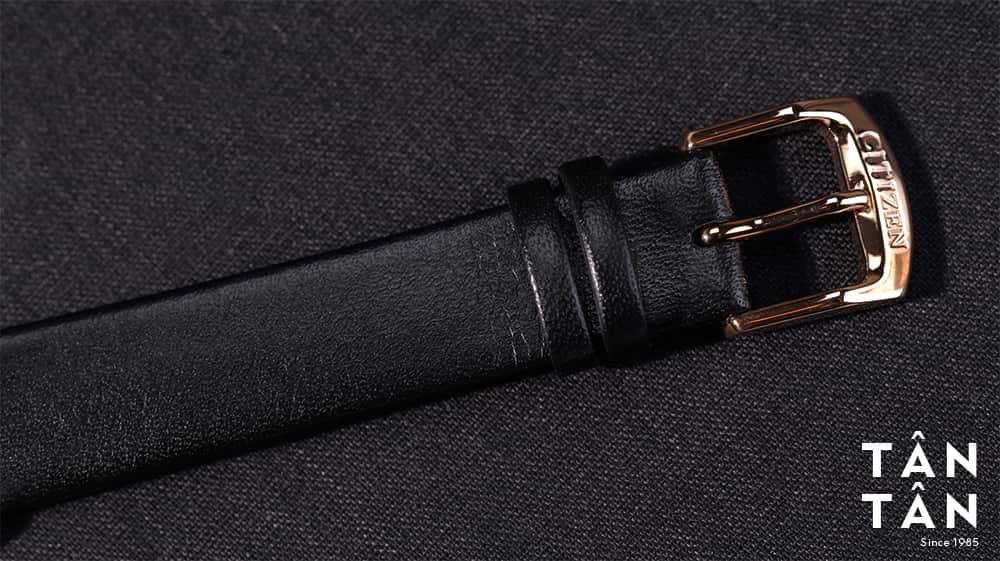 Đồng hồ Citizen EM0733-08A - Dây da bê đơn giản cùng khóa cài chắc chắn