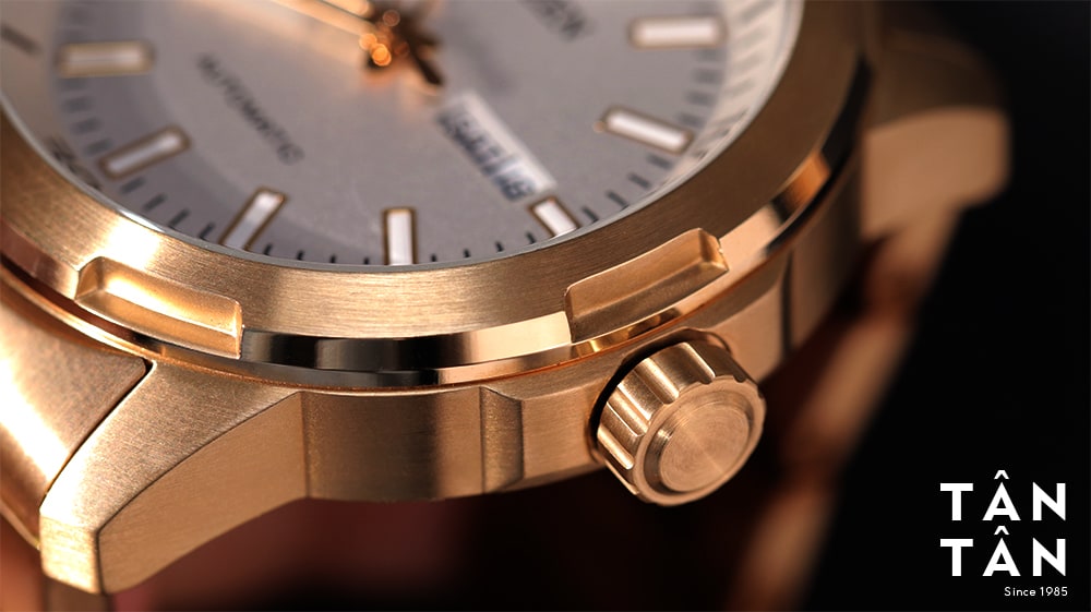 Đồng hồ Citizen NH8373-88A - Niềng bezel được thiết kế sắc sảo cùng núm chỉnh tinh tế 