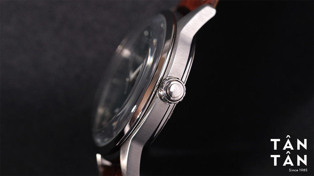 Đồng hồ Citizen NK0001-25X - Núm chỉnh được hoàn thiện sắc sảo và kính khoáng vòm bền bỉ