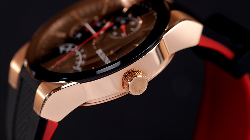 Đồng hồ Bulova 97C111 - Bộ vỏ sáng bóng và núm chỉnh được mài dũa đến từng chi tiết